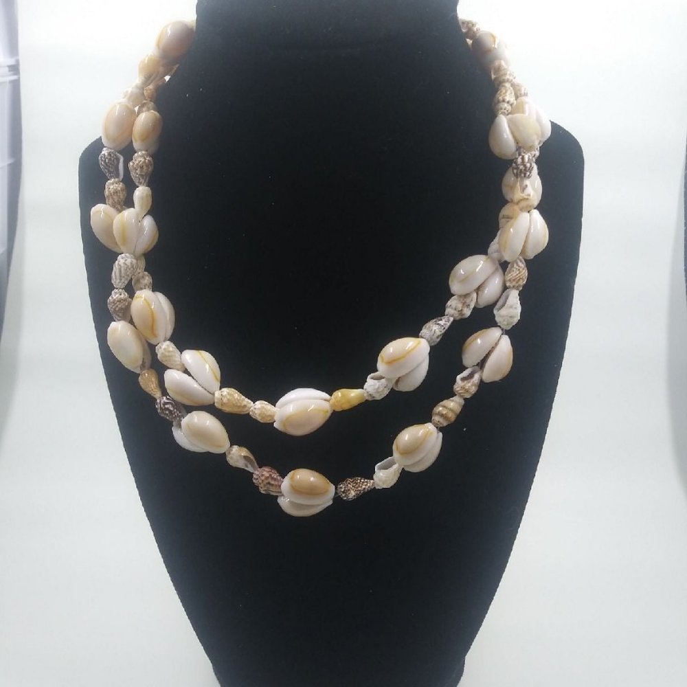 Retro Simulated Seashell Necklace - image 1